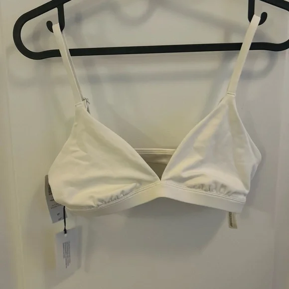Aritzia Original Contour Triangle Bralette – White – NWT - Picture 3 of 5